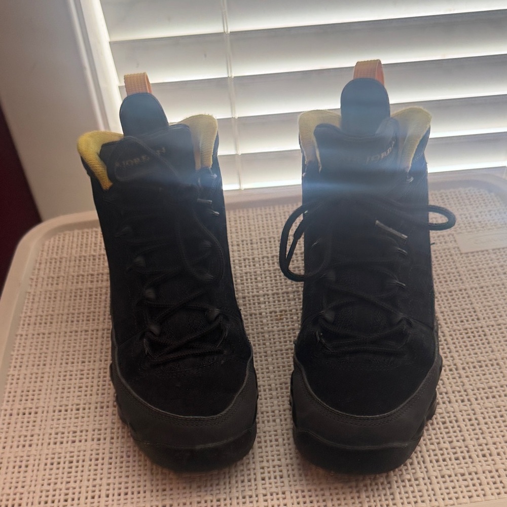 Jordan Kids Sneakers Black and Yellow - Picture 8 of 8